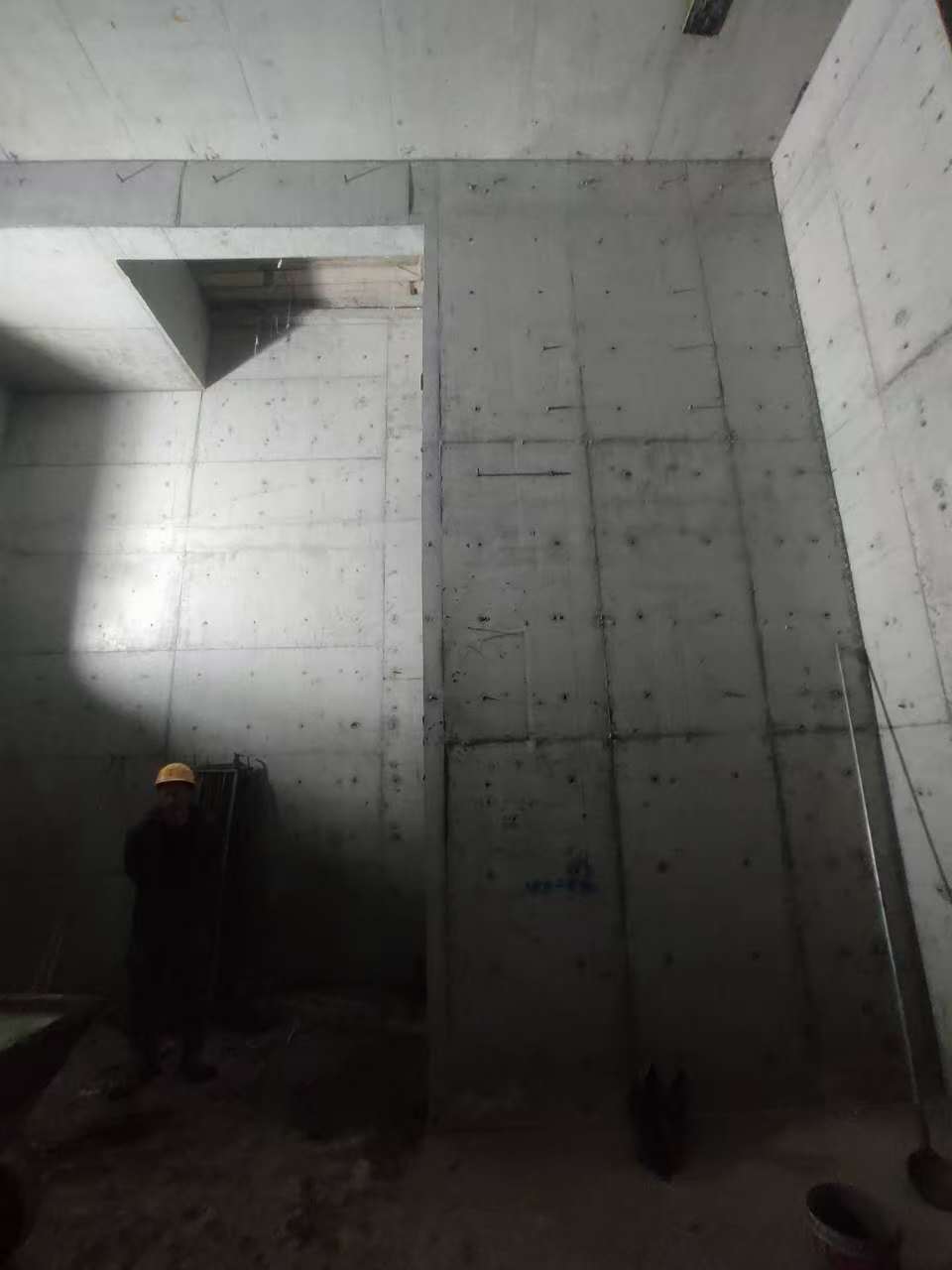 平武墙上开槽钢筋断了有影响吗